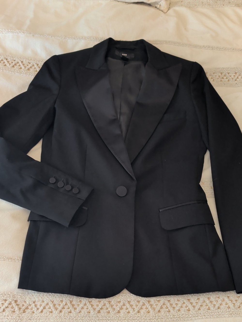 H&M Black Women's Tailored Satin-Lapel Tuxedo Blazer